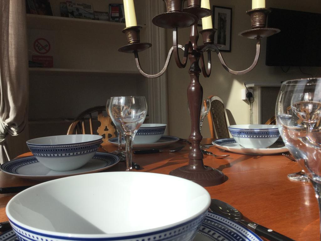 אדינבורו Pitt Street Apartment Beautiful Spacious Apartment Free Parking And Free Sanitizer מראה חיצוני תמונה