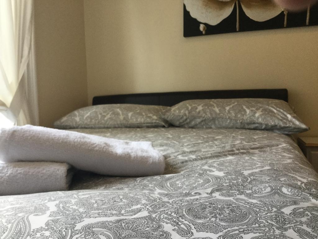 אדינבורו Pitt Street Apartment Beautiful Spacious Apartment Free Parking And Free Sanitizer מראה חיצוני תמונה