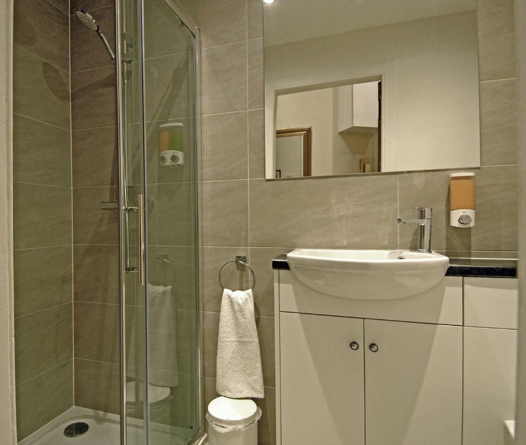 אדינבורו Pitt Street Apartment Beautiful Spacious Apartment Free Parking And Free Sanitizer מראה חיצוני תמונה