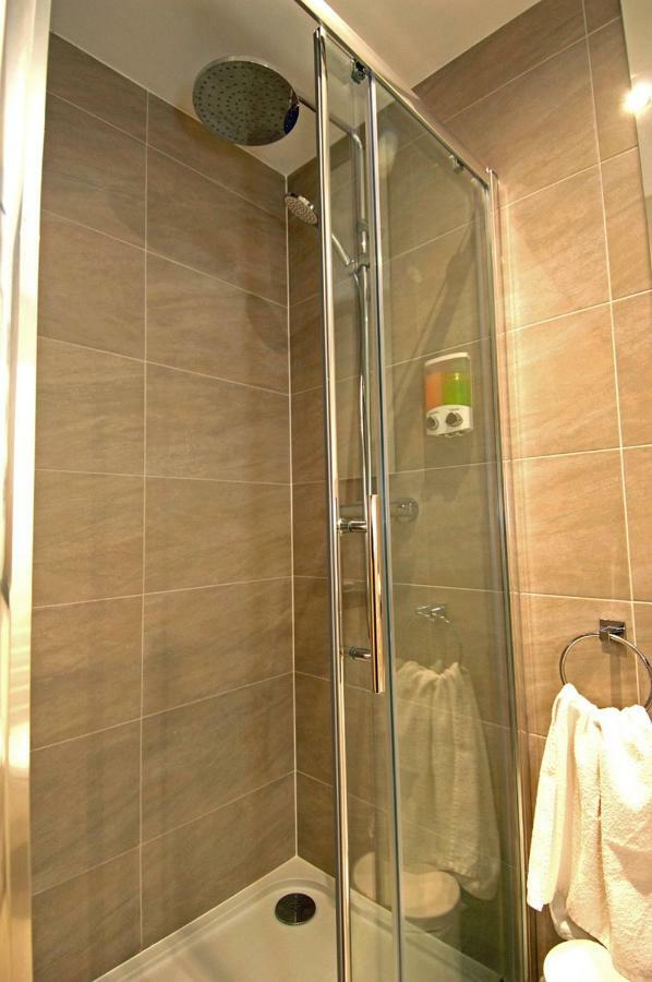 אדינבורו Pitt Street Apartment Beautiful Spacious Apartment Free Parking And Free Sanitizer מראה חיצוני תמונה